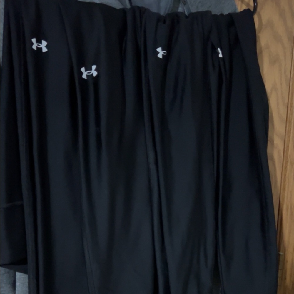 3 XS 2 SM COMPRESSION UA LEGGINGS. NO HOLES